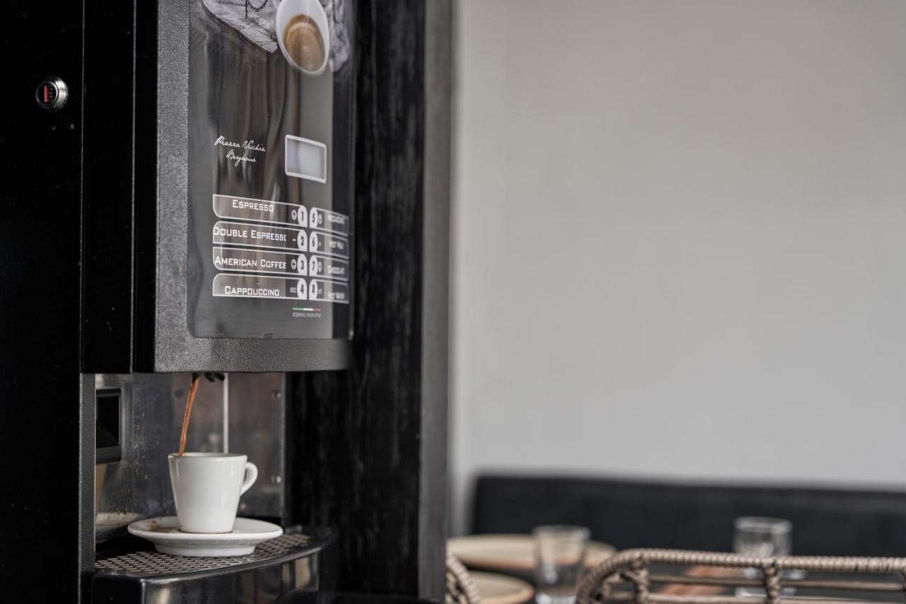 Loizos Stylish Residences Тира Экстерьер фото