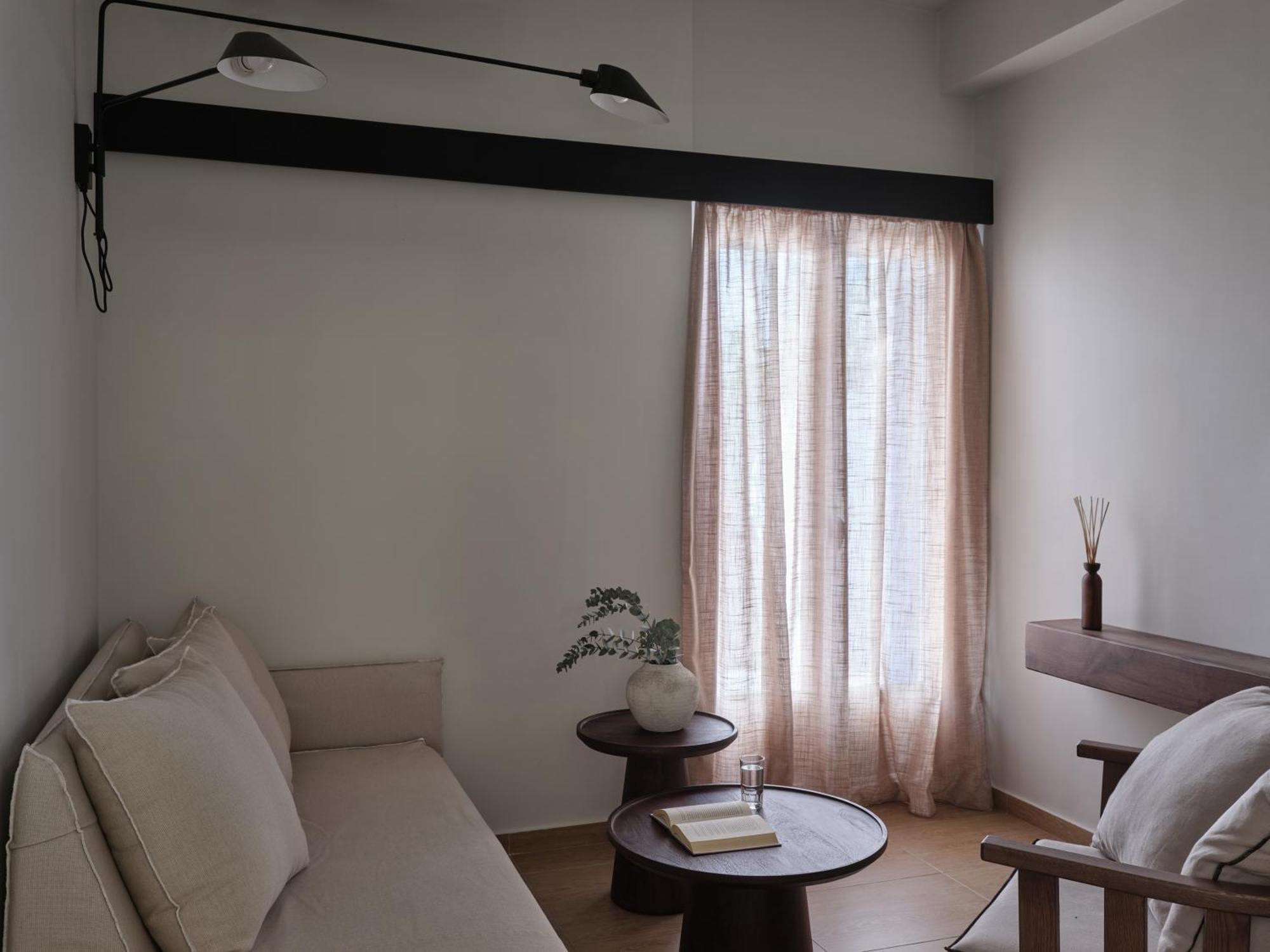 Loizos Stylish Residences Тира Экстерьер фото