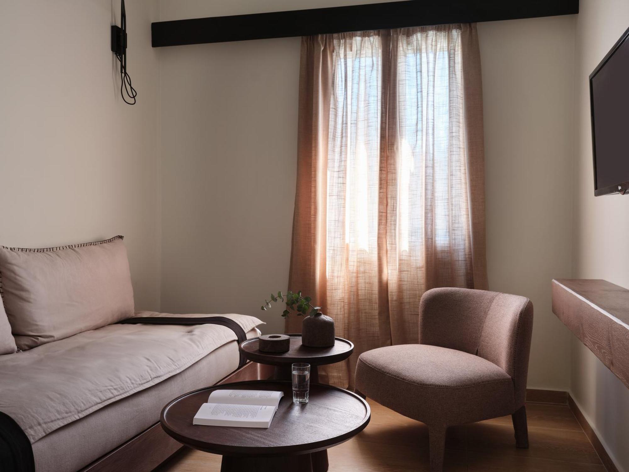 Loizos Stylish Residences Тира Экстерьер фото
