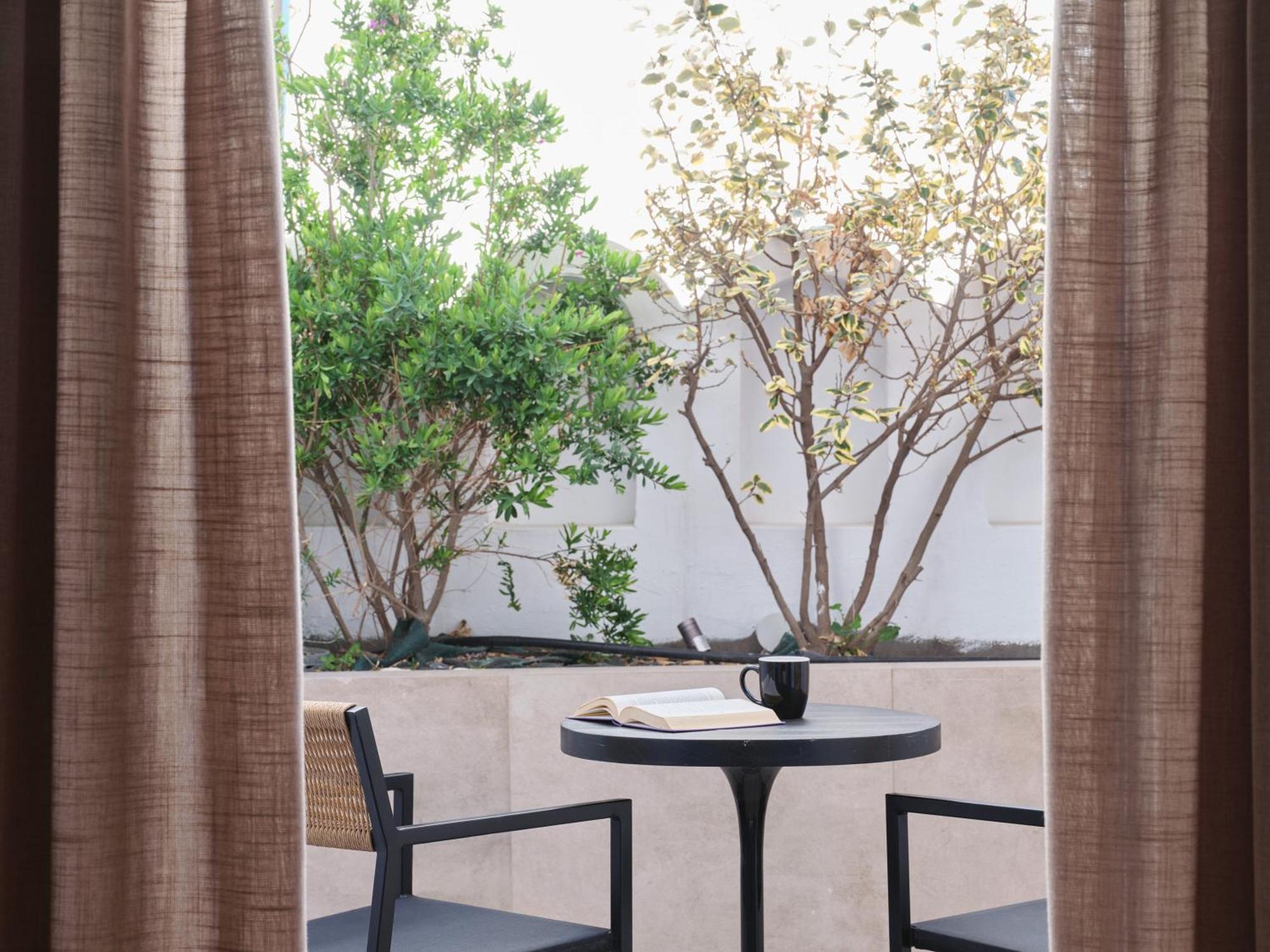 Loizos Stylish Residences Тира Экстерьер фото
