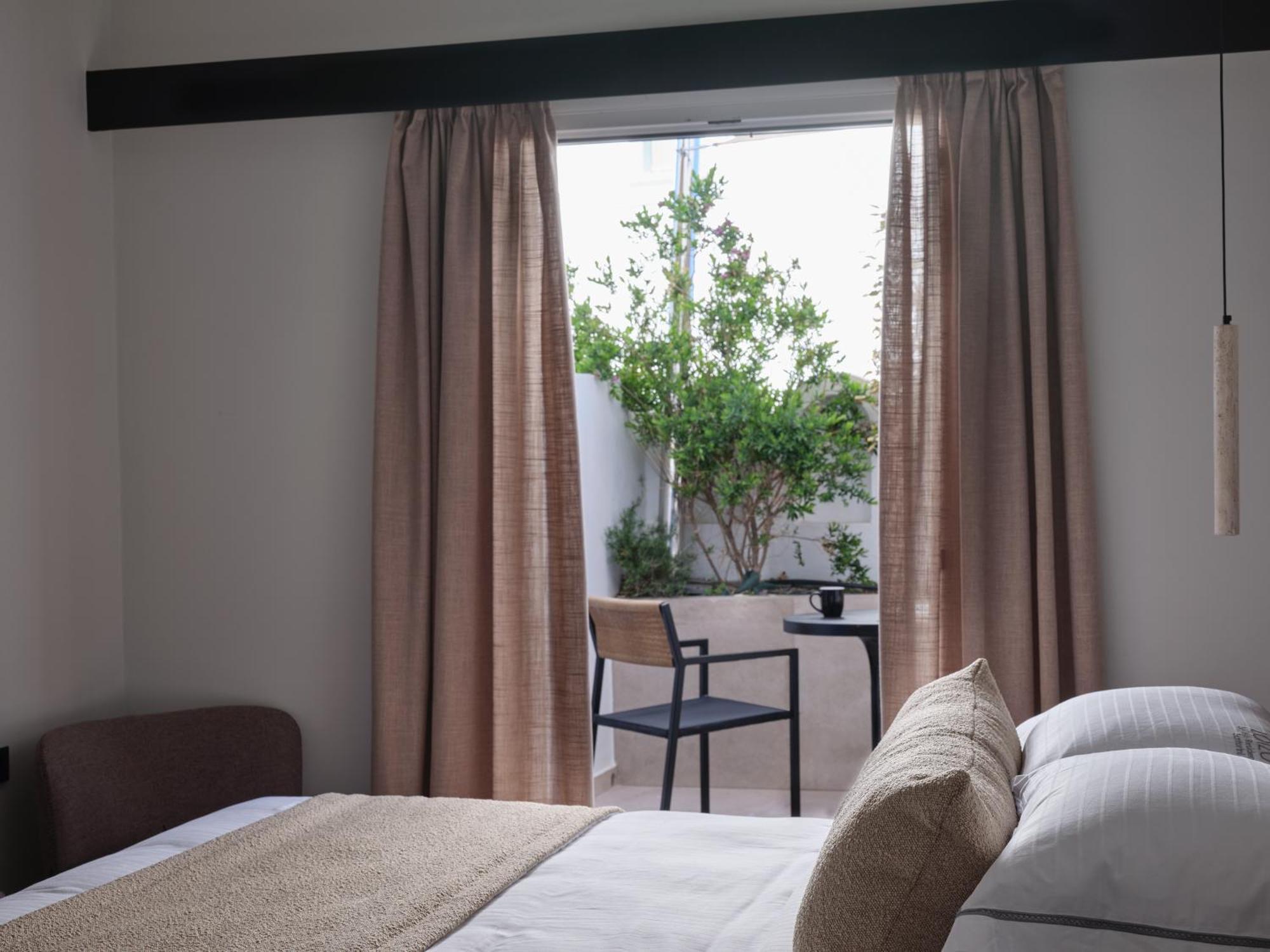 Loizos Stylish Residences Тира Экстерьер фото