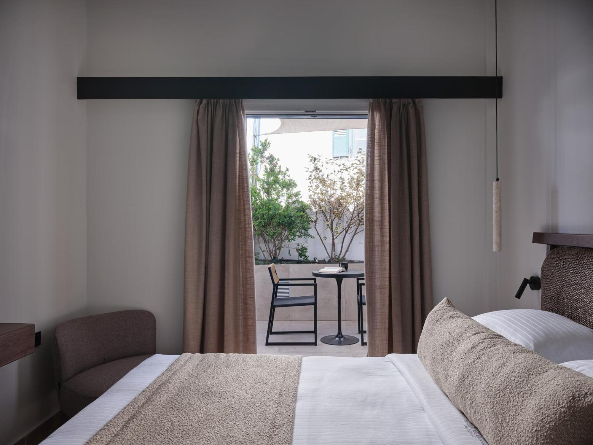 Loizos Stylish Residences Тира Экстерьер фото